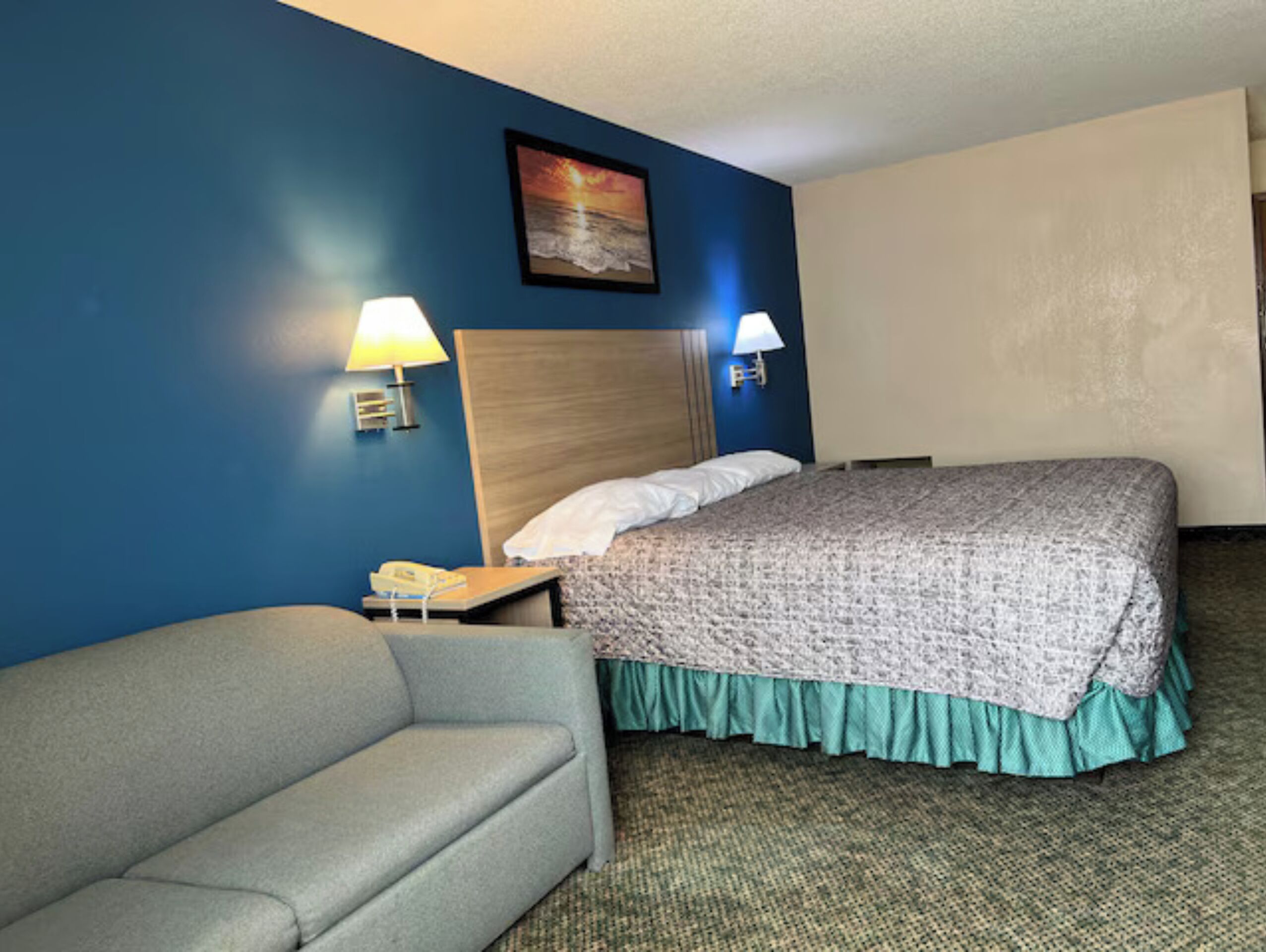 King Bed with Sofa Bed Non-Smoking | Minibar, desk, iron/ironing board, free WiFi