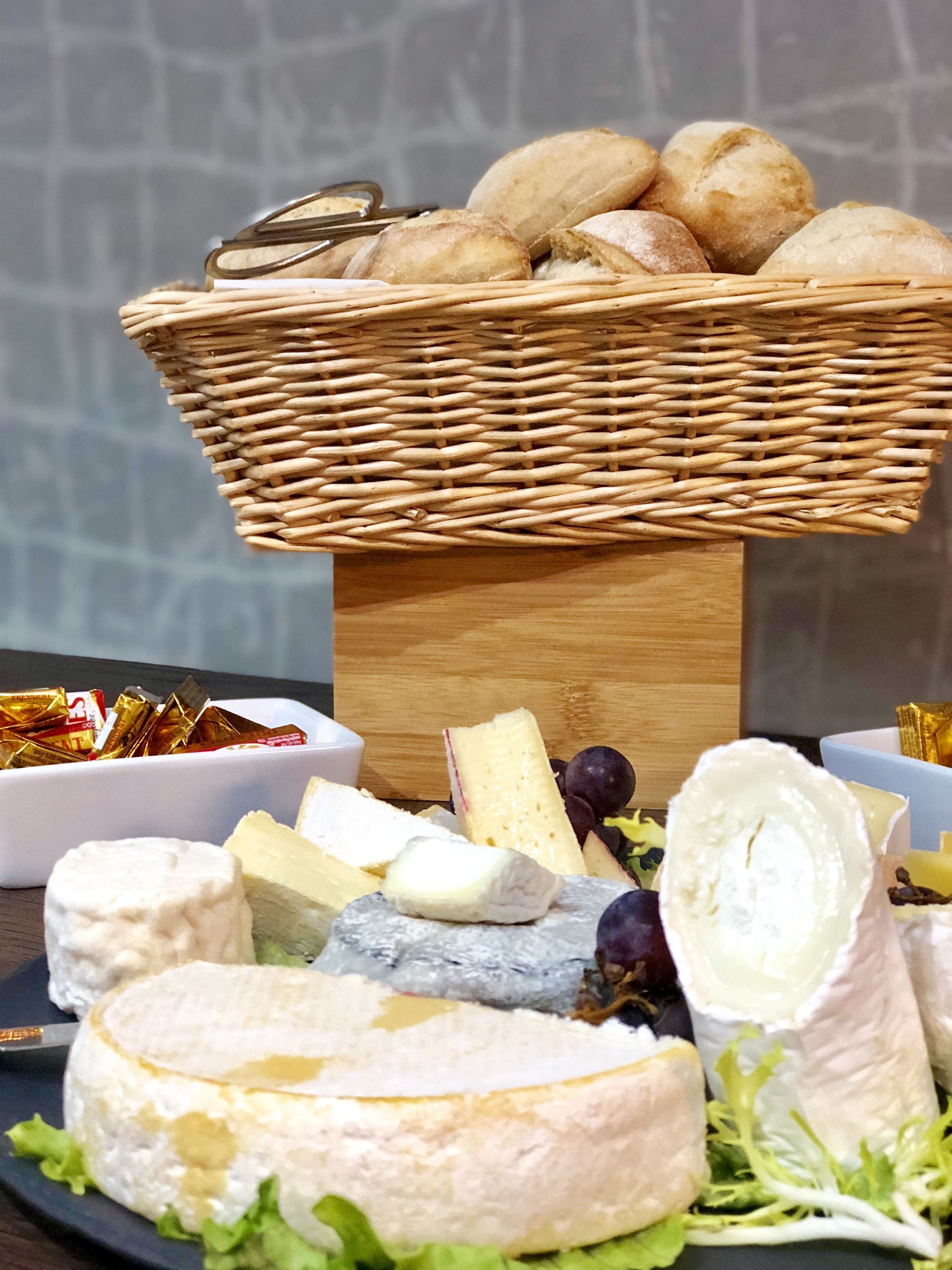 breakfast, lunch and dinner served