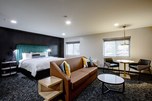 Egyptian cotton sheets, premium bedding, down comforters, pillowtop beds - voco Flagstaff by IHG (Flagstaff)