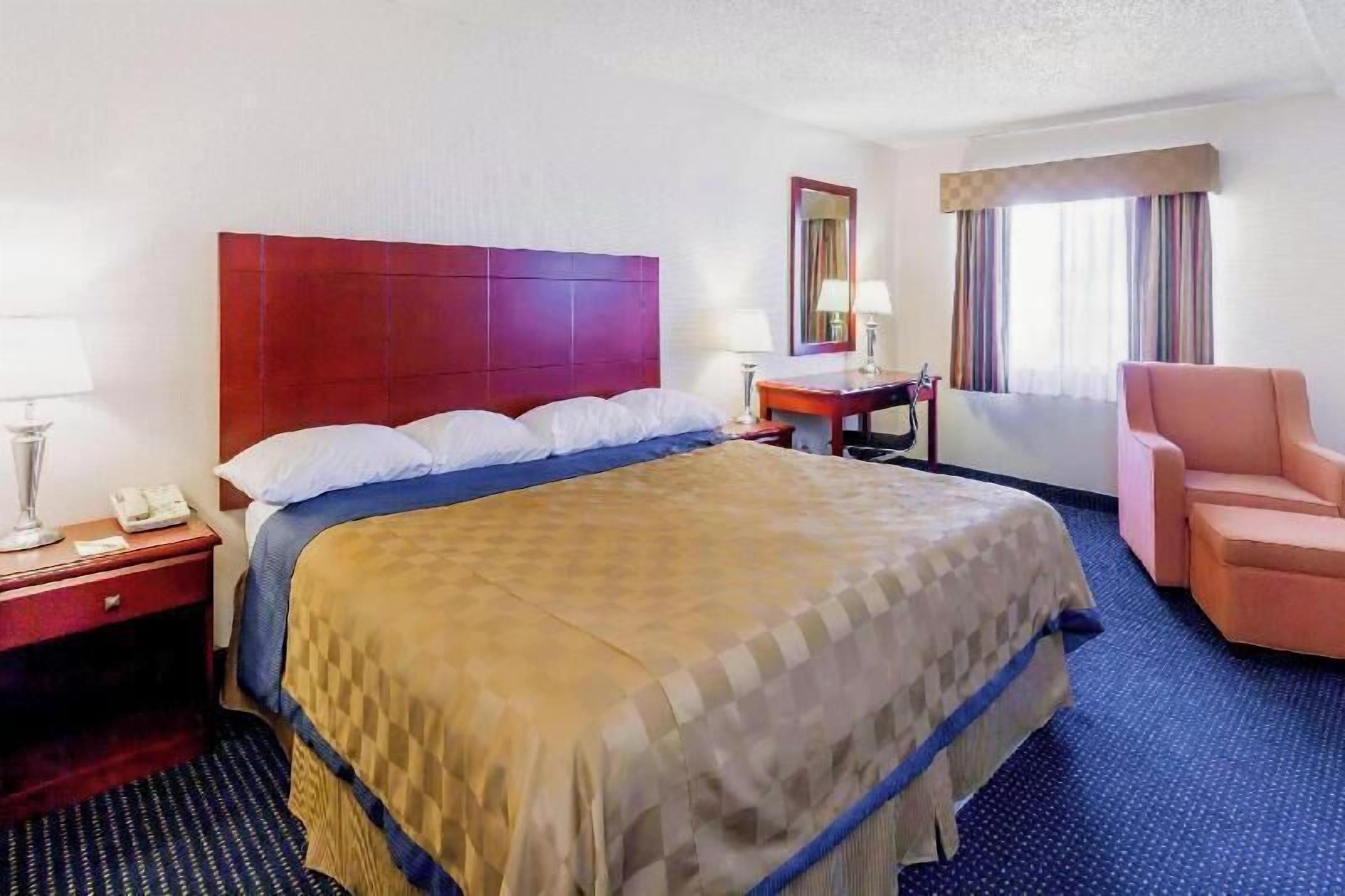 Egyptian cotton sheets, premium bedding, down comforters, pillowtop beds