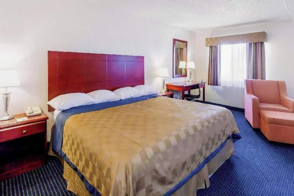 Egyptian cotton sheets, premium bedding, down comforters, pillowtop beds