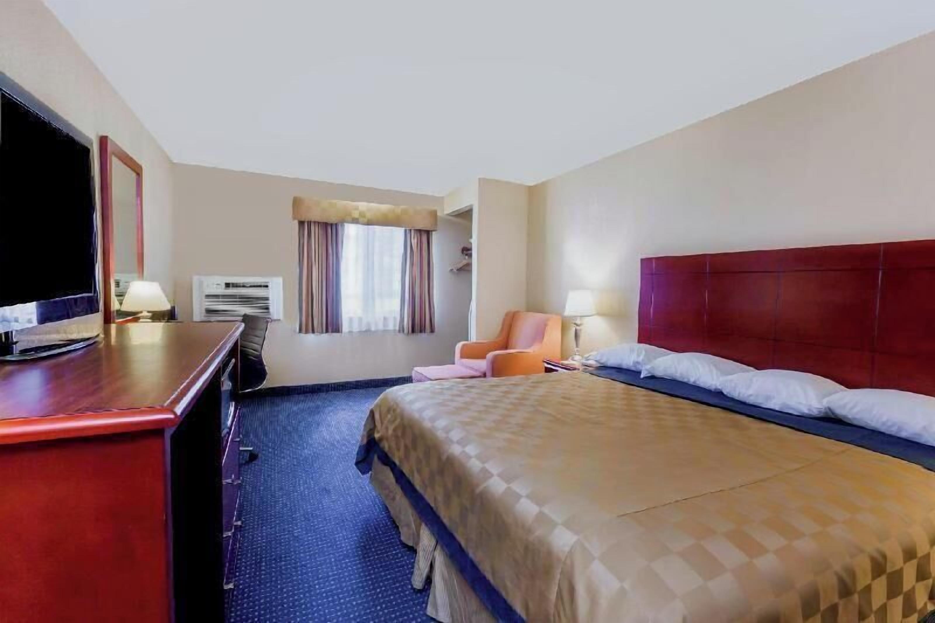 Egyptian cotton sheets, premium bedding, down comforters, pillowtop beds