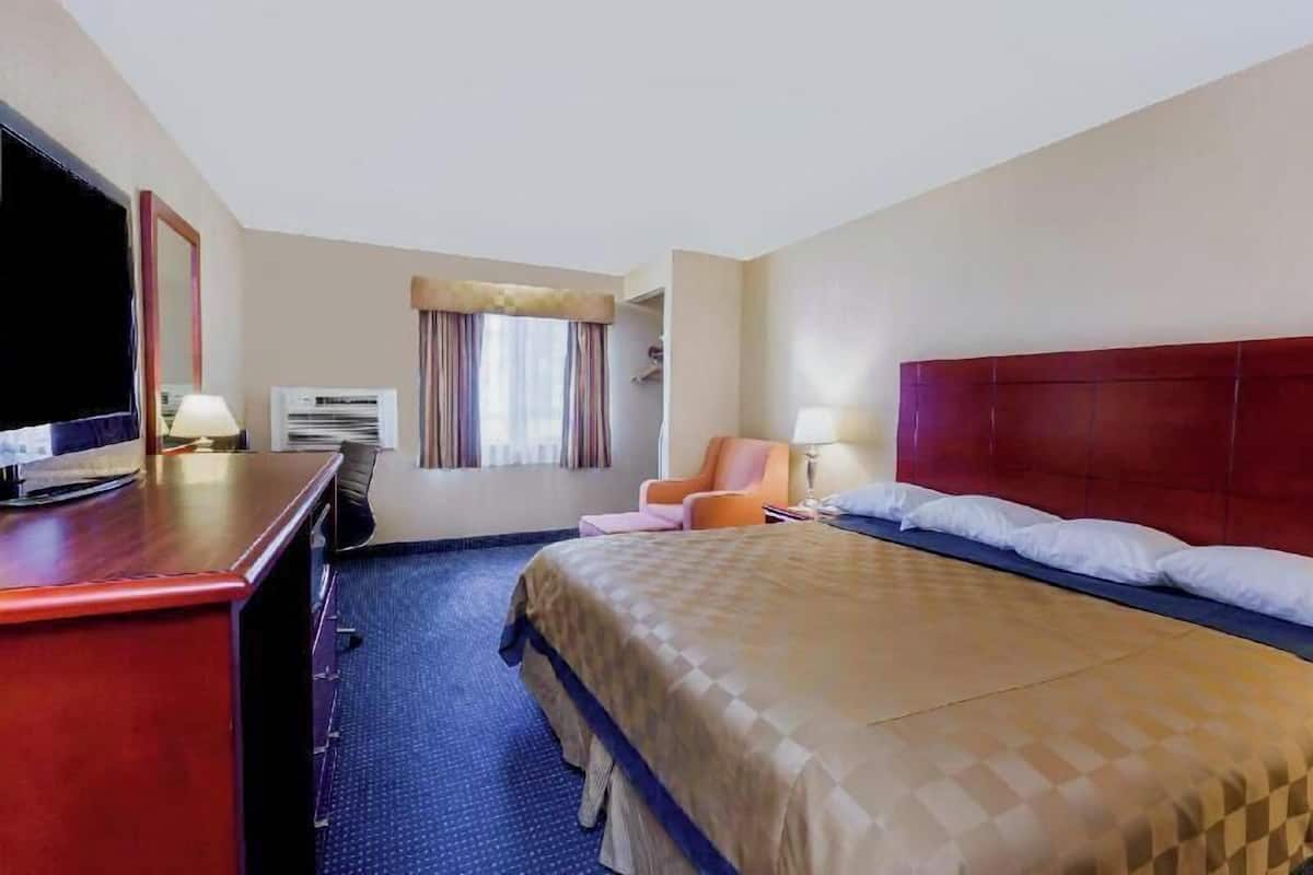 Egyptian cotton sheets, premium bedding, down comforters, pillowtop beds