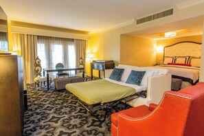 Premium bedding, in-room safe, individually decorated - The Siena Hotel, Autograph Collection (Chapel Hill)