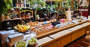 Desayuno buffet todos los días (con cargo) 