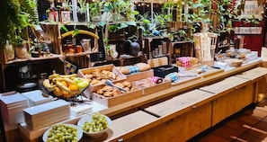 Desayuno buffet todos los días (con cargo)