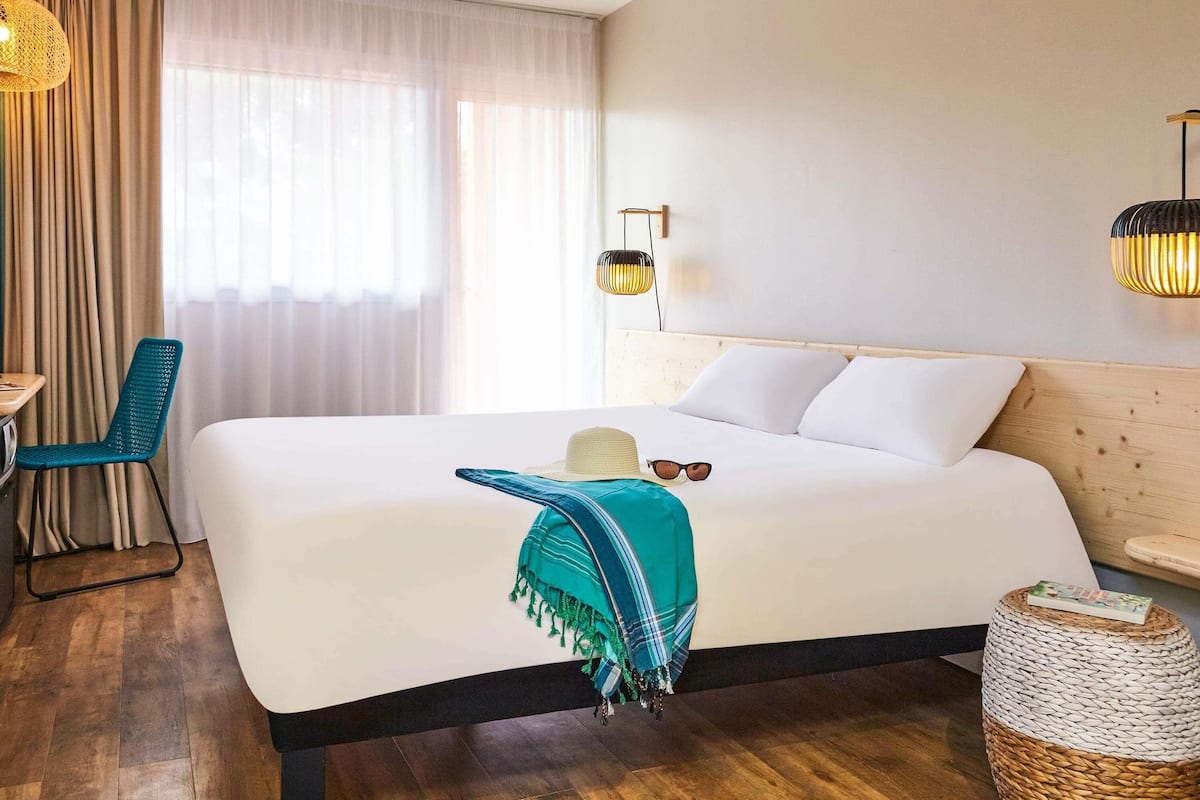 standard double room, garden view (with loggia) | in-room safe, desk, laptop workspace, blackout curtains