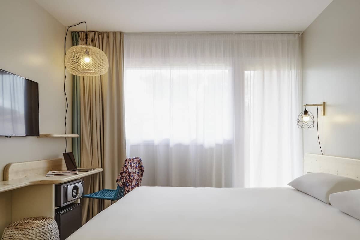 In-room safe, desk, laptop workspace, blackout drapes