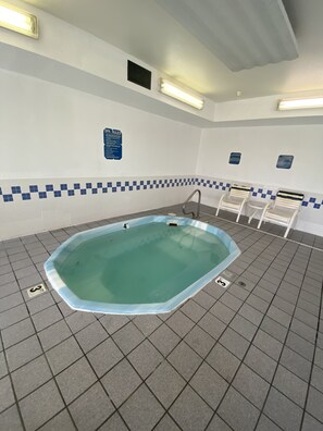 Indoor spa tub