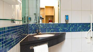 Standard Room (with Free Hot Breakfast) | Bathroom | Shower, eco-friendly toiletries, hair dryer, towels