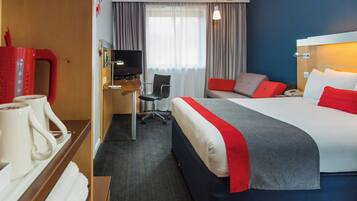 Standard Room (with Free Hot Breakfast) | Desk, laptop workspace, blackout curtains, iron/ironing board