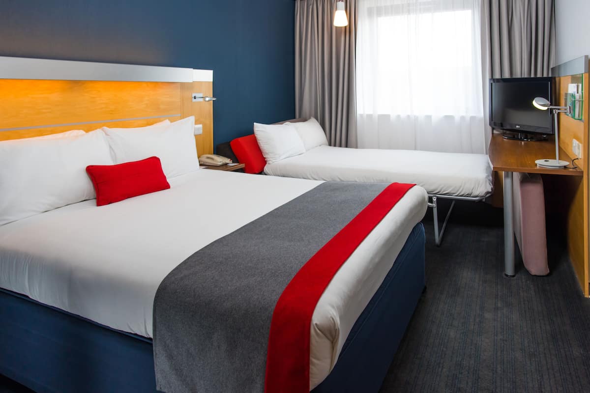 Habitación estándar, 1 cama doble con sofá cama (with Free Hot Breakfast) | Escritorio, espacio para trabajar con un portátil, cortinas opacas
