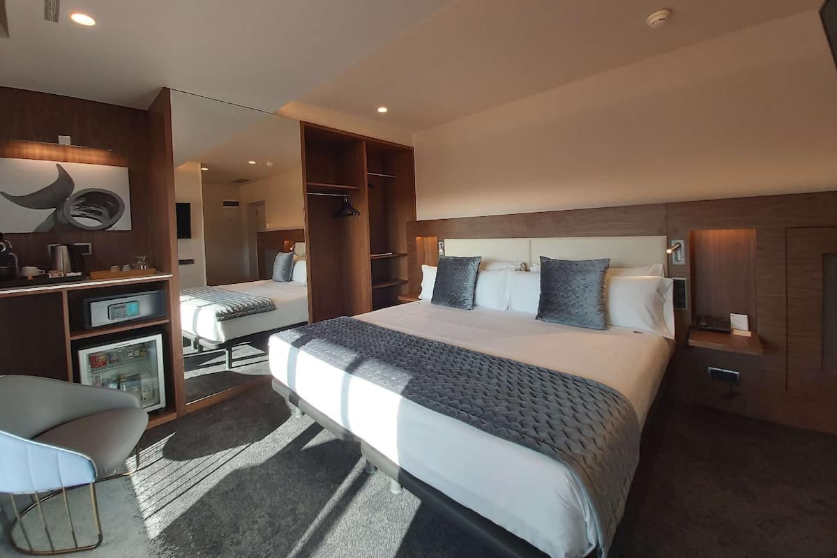 Minibar, in-room safe, desk, laptop workspace