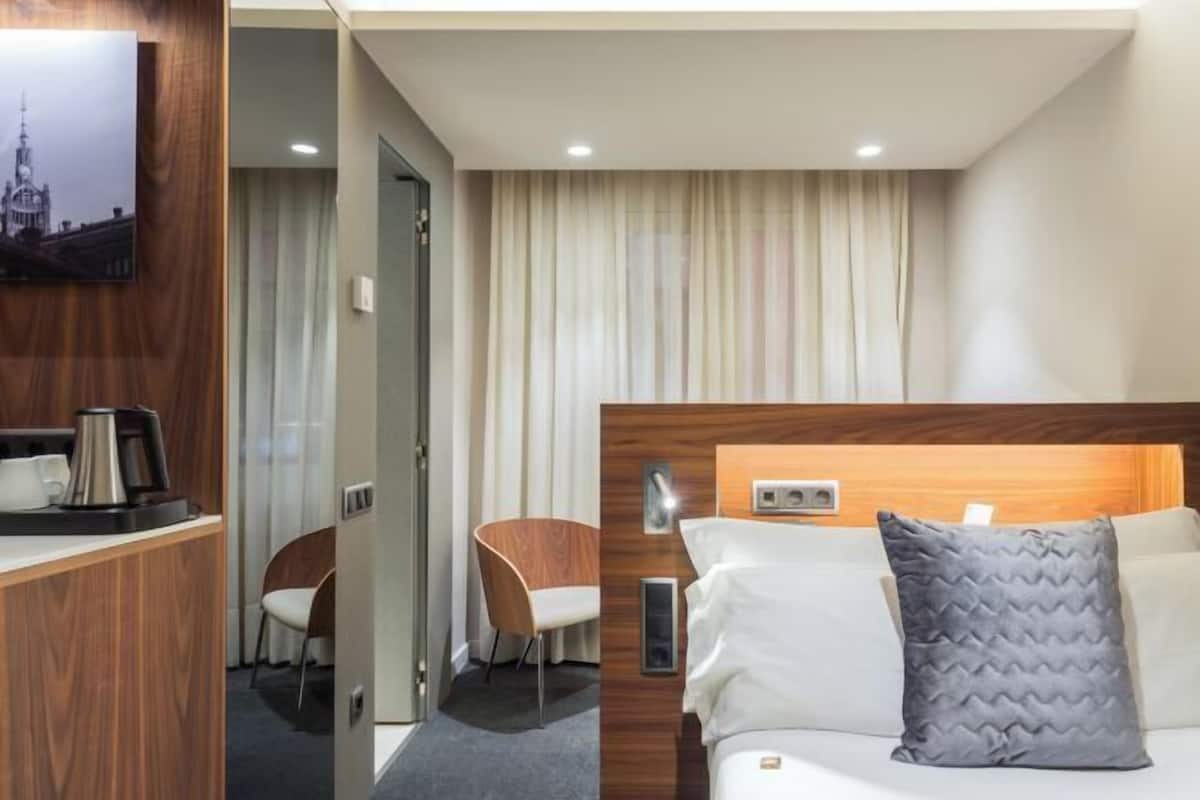 1 Schlafzimmer, Minibar, Zimmersafe, Schreibtisch