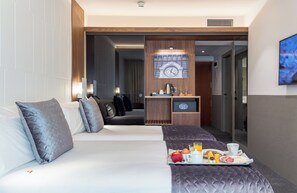 Standard Room, 2 Single Beds, Non Smoking | Minibar, in-room safe, desk, laptop workspace - Best Western Premier Hotel Dante (Barcelona)