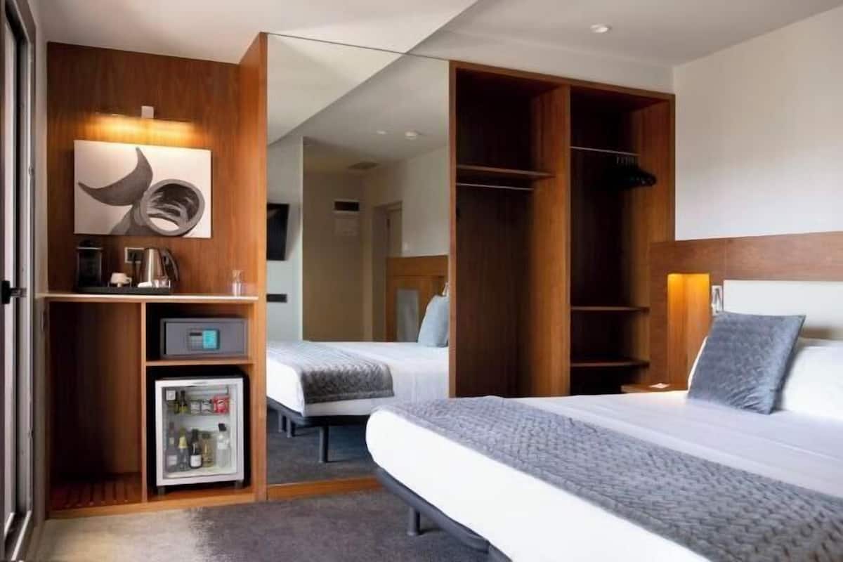 1 Schlafzimmer, Minibar, Zimmersafe, Schreibtisch