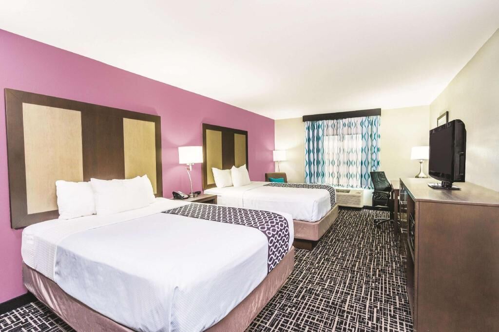 Premium bedding, in-room safe, desk, iron/ironing board