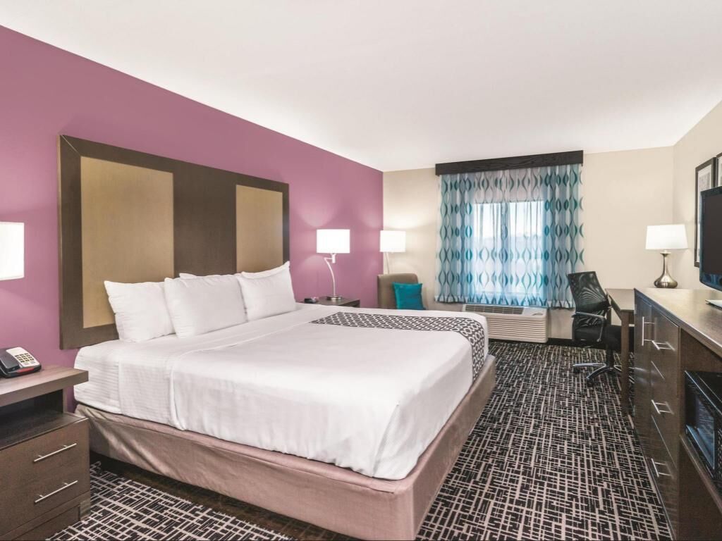 Premium bedding, in-room safe, desk, iron/ironing board