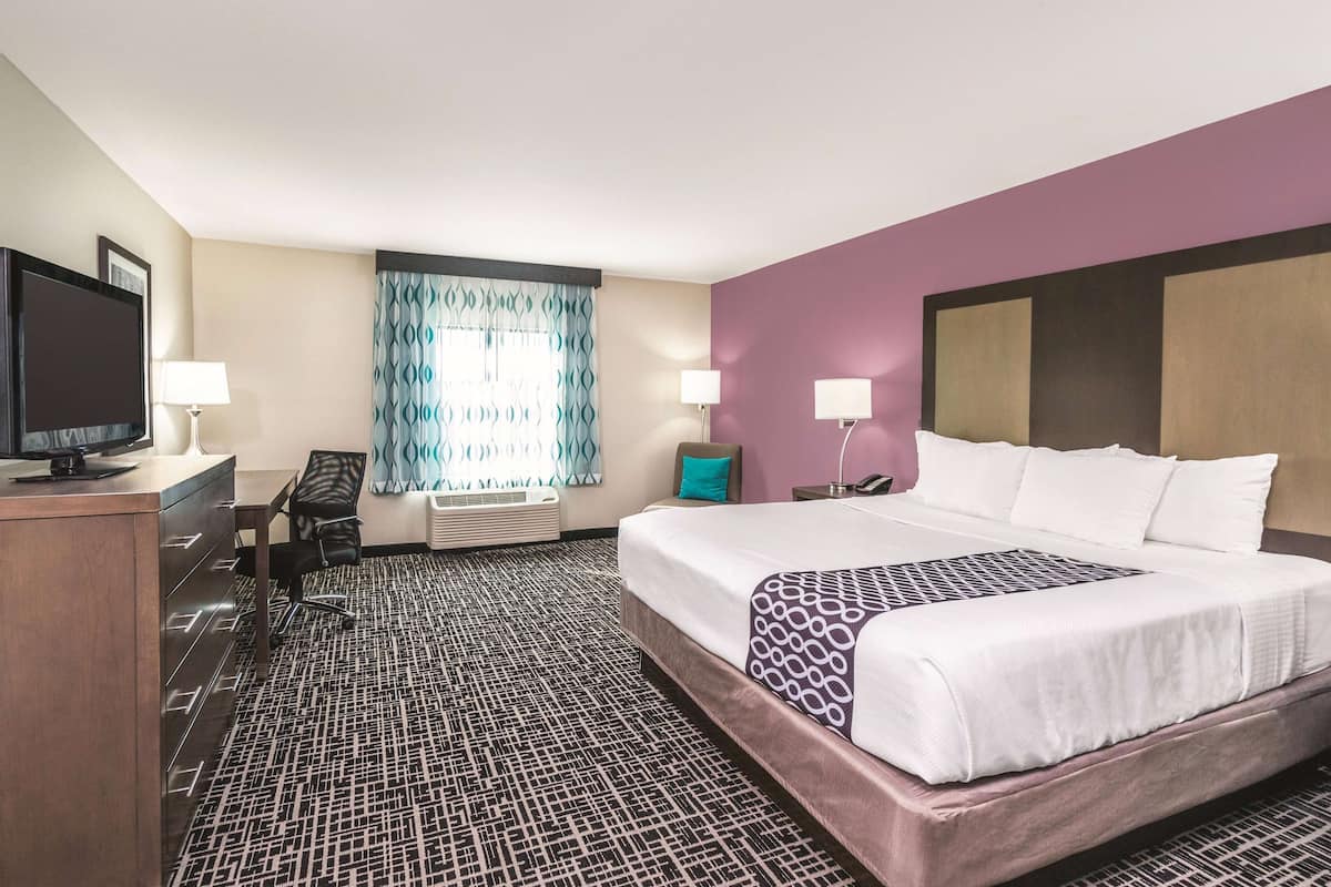 Zimmer, 1 King-Bett, barrierefrei, Nichtraucher (Mobility Accessible) | Hochwertige Bettwaren, Zimmersafe, Schreibtisch, Bügeleisen/Bügelbrett