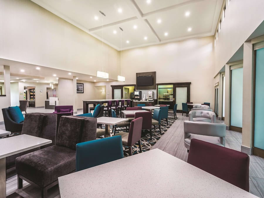 Bao gồm bữa sáng buffet