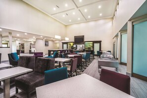 Café da manhã com buffet grátis