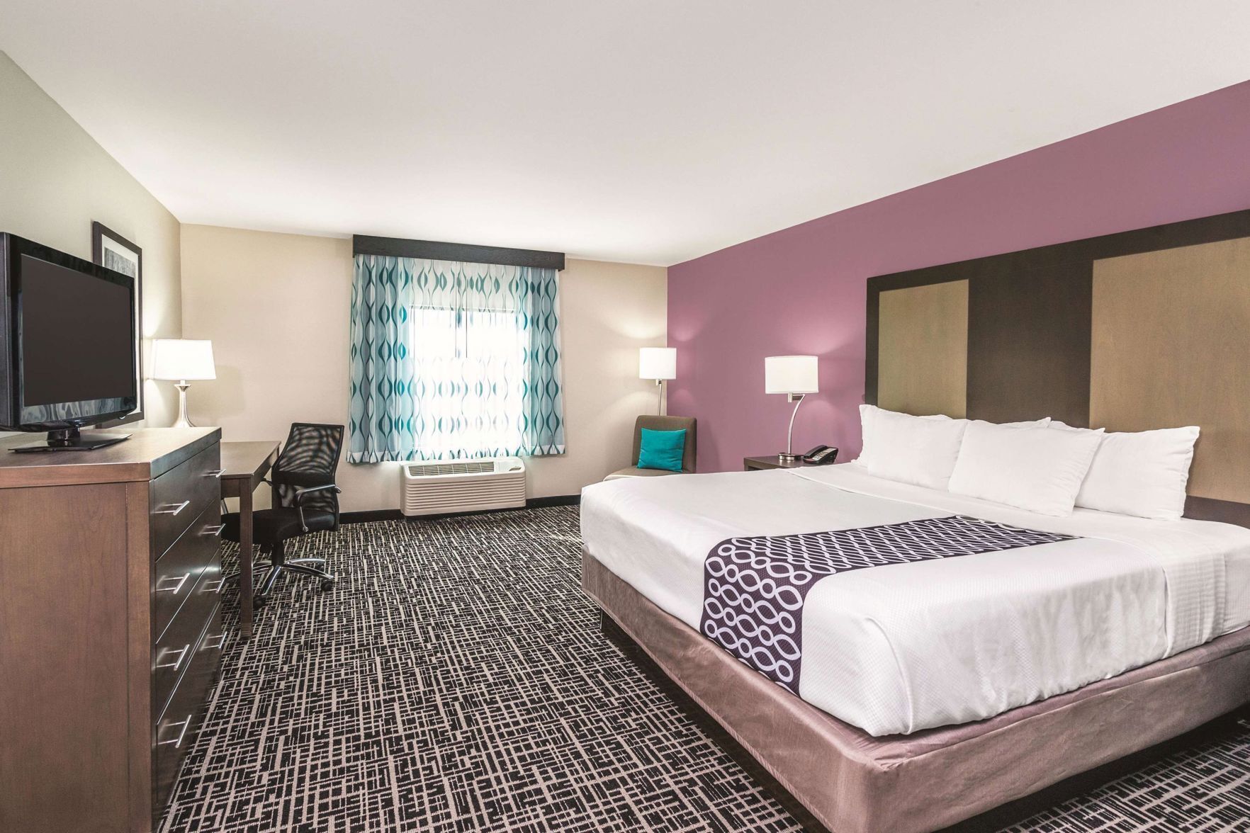 Premium bedding, in-room safe, desk, iron/ironing board