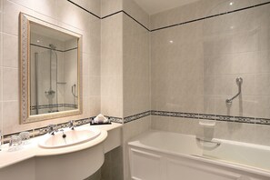 تجهيزات دش، مستلزمات للعناية الشخصية صديقة للبيئة، مجففات شعر، مناشف