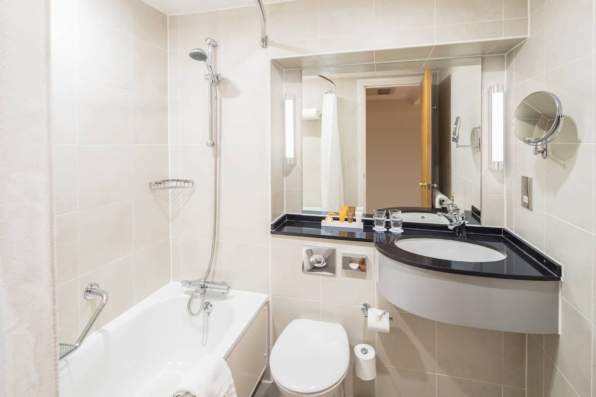 combined shower/bathtub, deep-soaking bathtub, eco-friendly toiletries