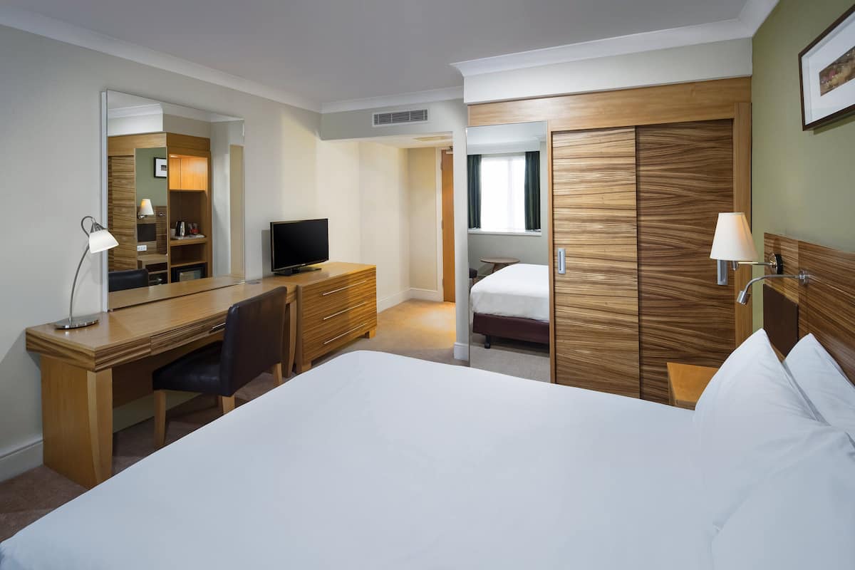 1 bedroom, Egyptian cotton sheets, premium bedding, minibar