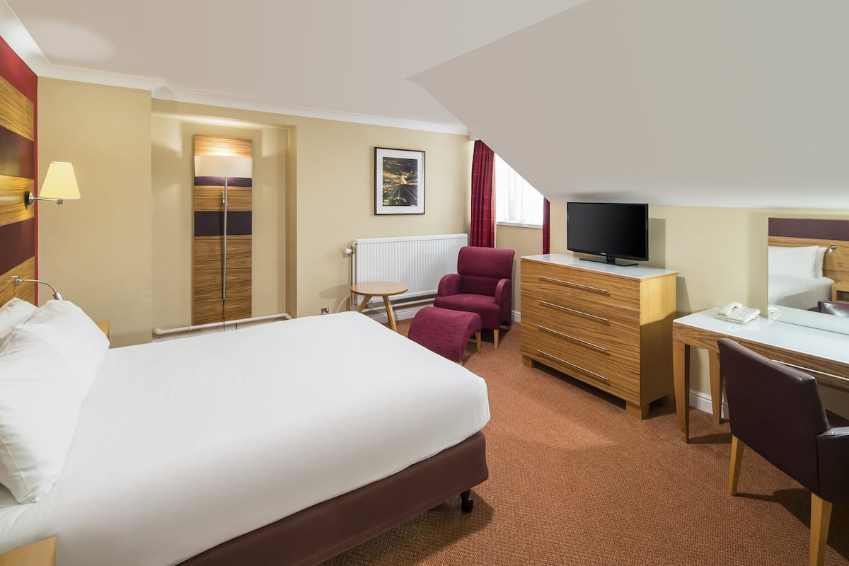 1 bedroom, Egyptian cotton sheets, premium bedding, minibar