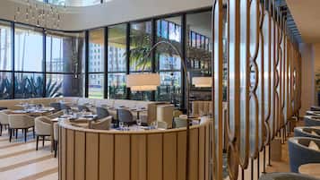 供應早餐、午餐和晚餐,加州料理