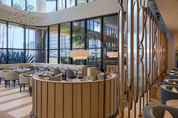 Breakfast, lunch, dinner served; Californian cuisine  at Marriott Long Beach Downtown