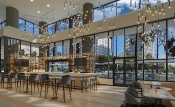 Breakfast, lunch, dinner served; Californian cuisine  at Marriott Long Beach Downtown