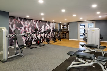 Fitness center at Marriott Long Beach Downtown