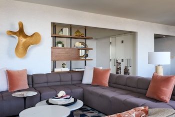 1 bedroom, premium bedding, down comforters, pillowtop beds at Marriott Long Beach Downtown