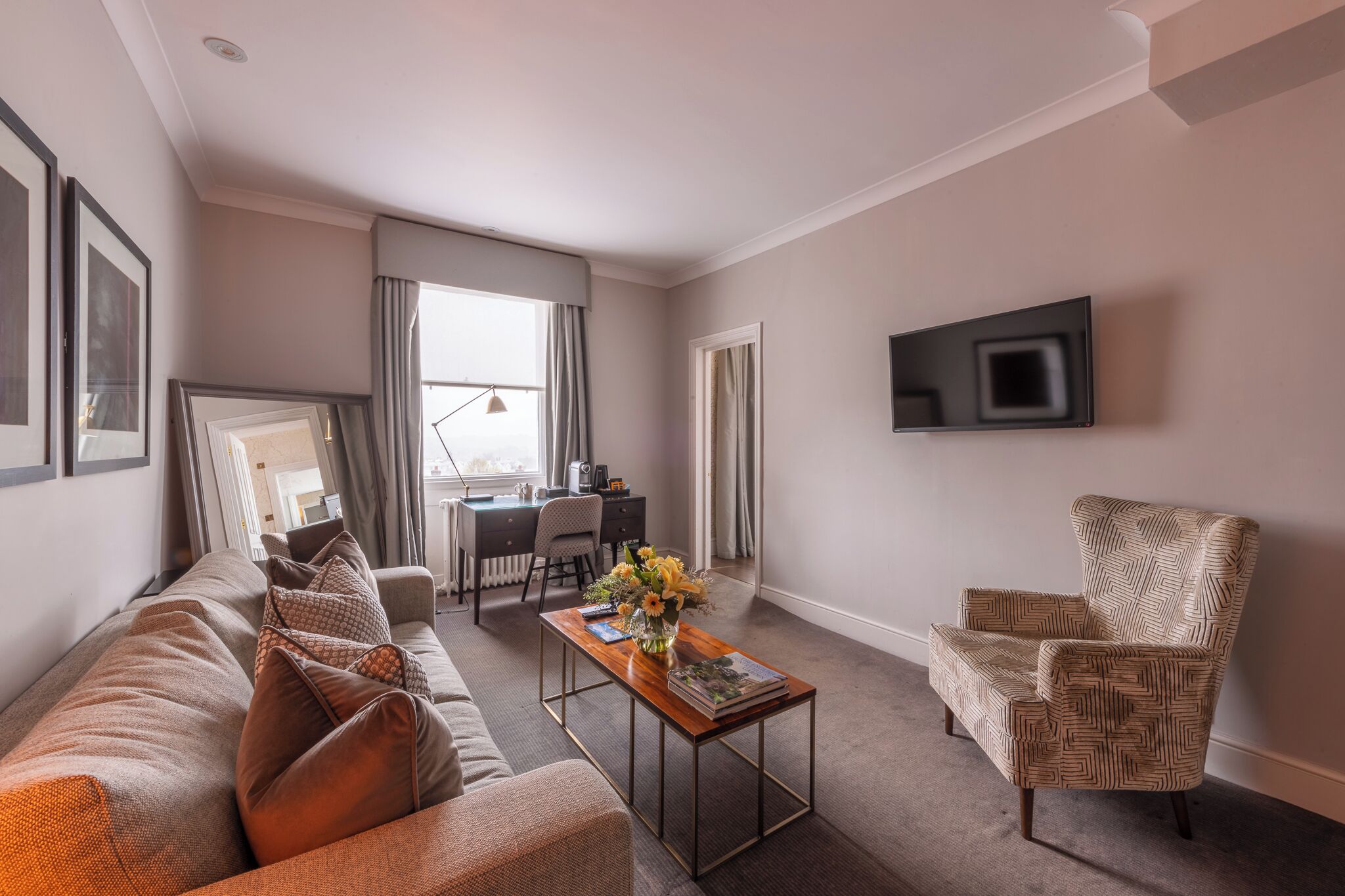 junior double room, 1 double bed | living area | 32-inch tv with satellite channels