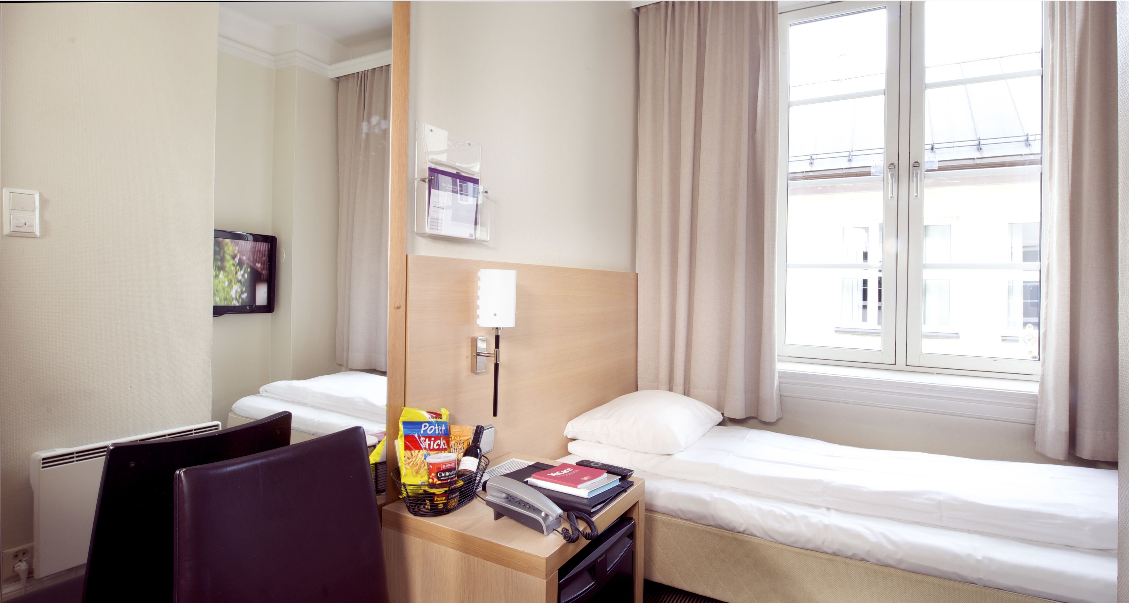 single room (compact) | desk, cots/infant beds, rollaway beds, wifi