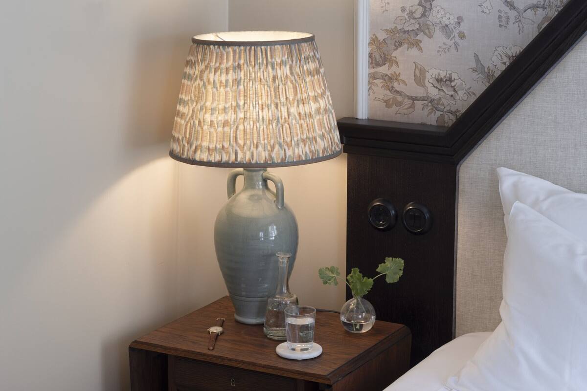 Zimmersafe, Bügeleisen/Bügelbrett, Babybetten, Zustellbetten