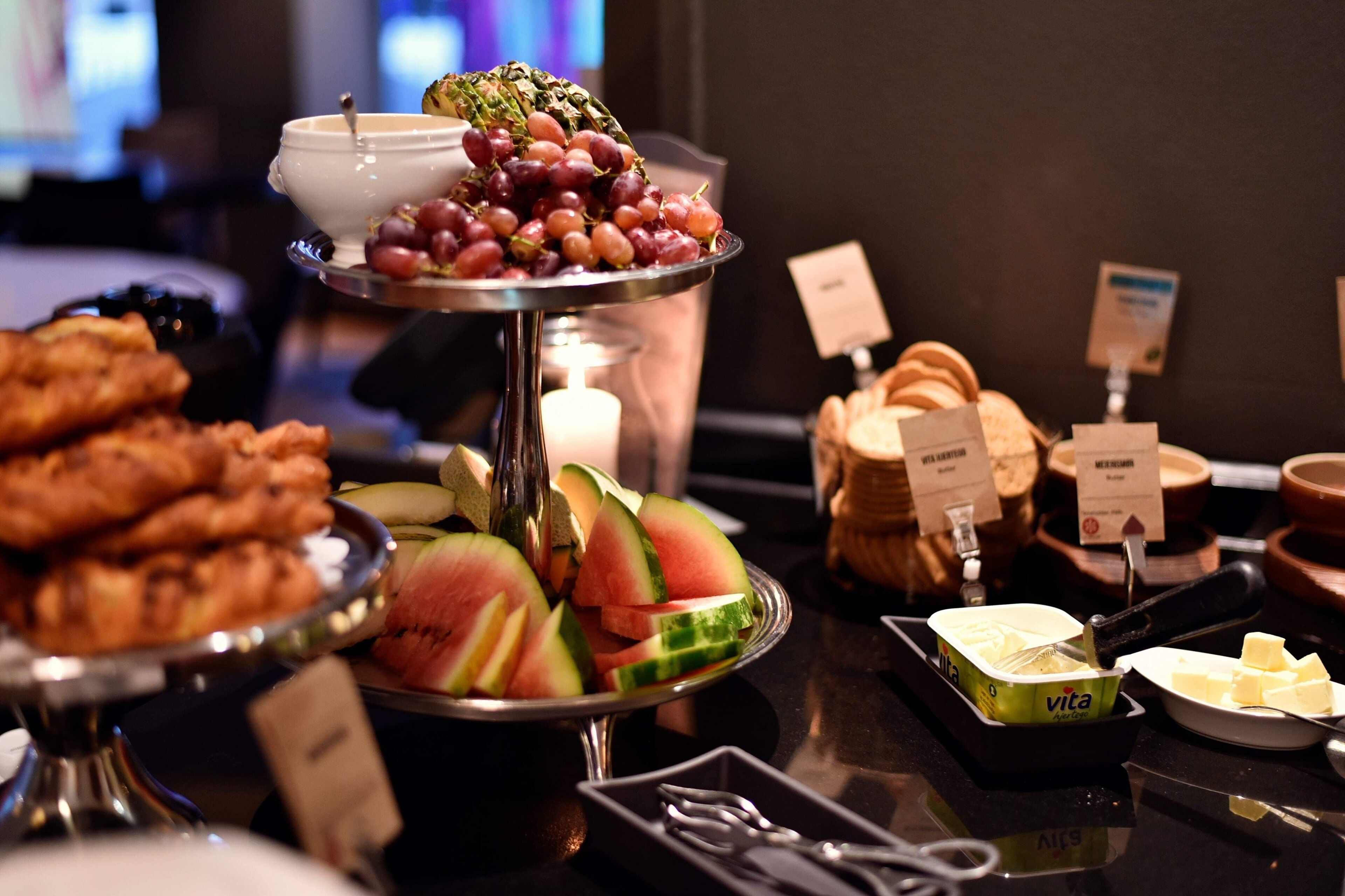 free buffet breakfast