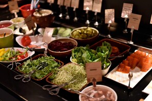 Free buffet breakfast 