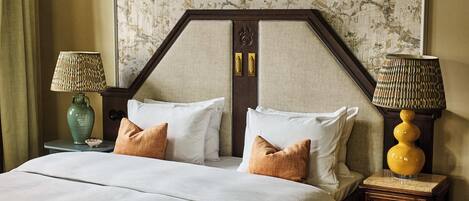 Ropa de cama de alta calidad, colchones con pillow-top y minibar