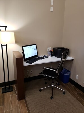 Business center - Comfort Suites Sioux Falls Mall District (Sioux Falls)