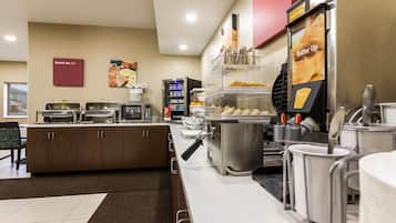 Café da manhã com buffet grátis todos os dias