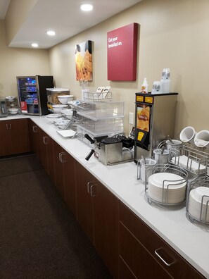 Free daily buffet breakfast - Comfort Suites Sioux Falls Mall District (Sioux Falls)