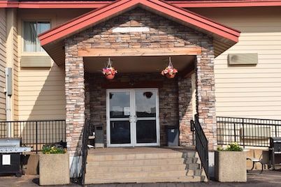 Regency Inn And Suites