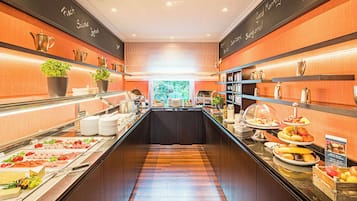 Desayuno buffet diario (EUR 17 por persona)