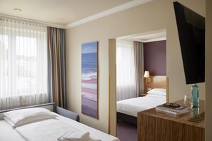 ファミリー ルーム ダブルベッド 1 台 冷蔵庫 (with Sofabed) | 低刺激性寝具、ミニバー、セーフティボックス (室内)、デスク