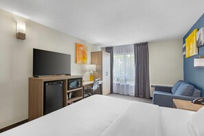 Premium bedding, desk, iron/ironing board, free WiFi