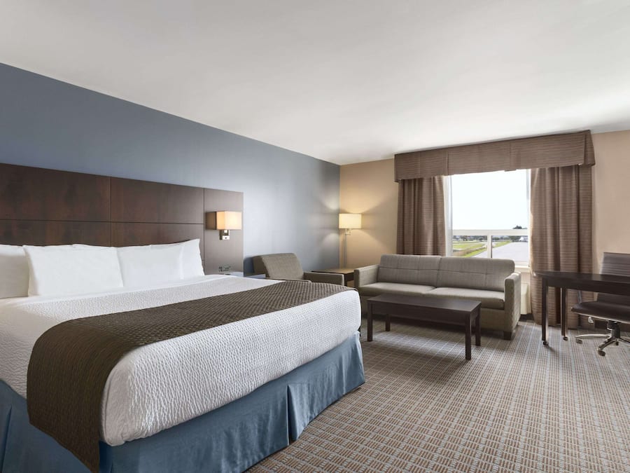 Quarto standard, 1 cama King, para não fumantes | Cofres nos quartos, escrivaninha, ferros/tábuas de passar roupa