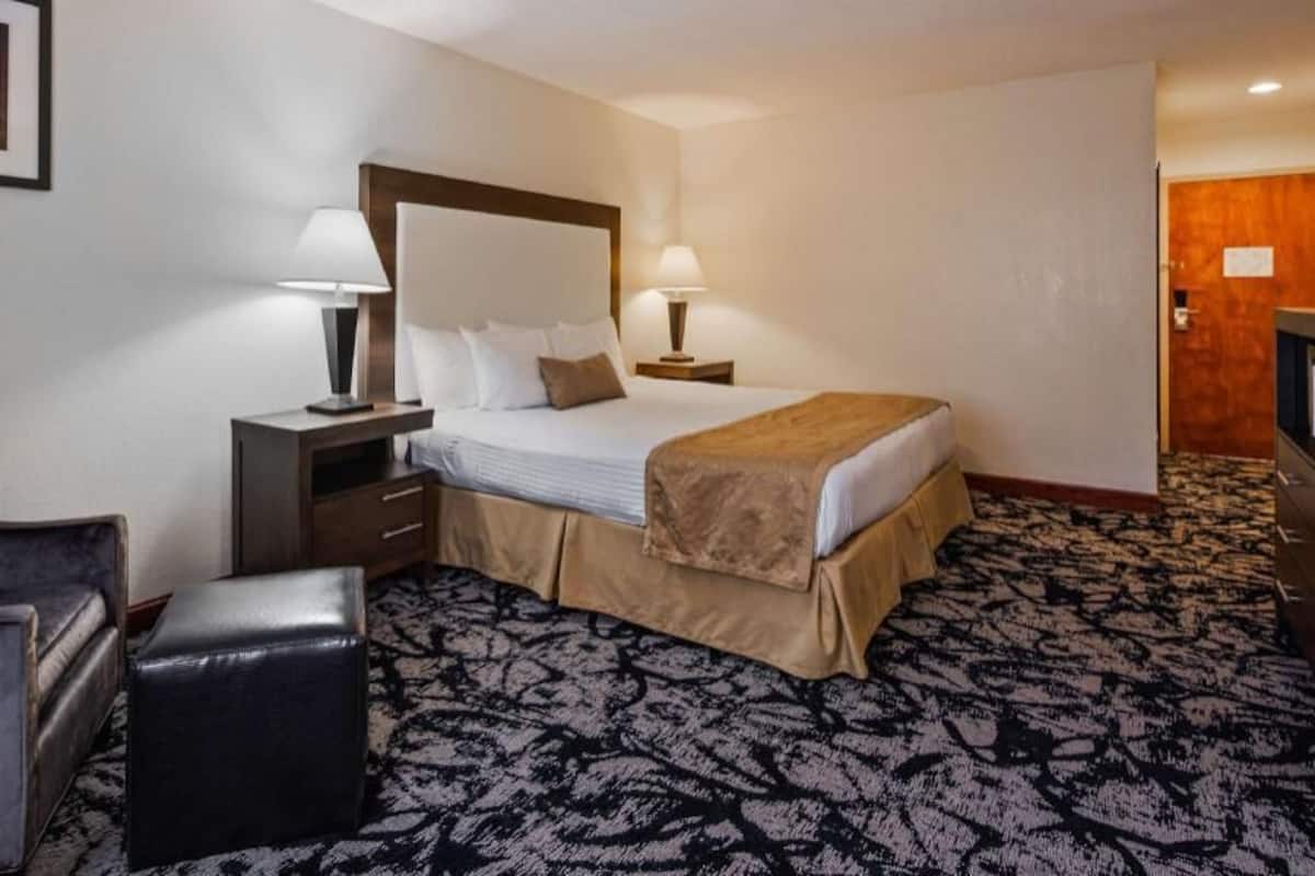 Pillow-top beds, desk, laptop workspace, blackout curtains